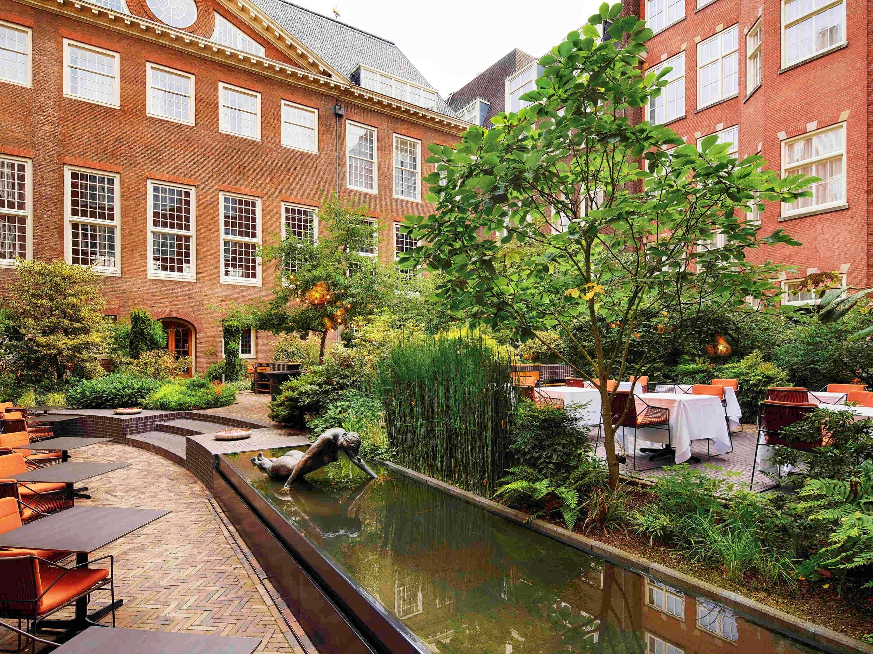 소피텔 레전드 그랜드 암스테르담 호텔 외부 사진 The courtyard of the hotel