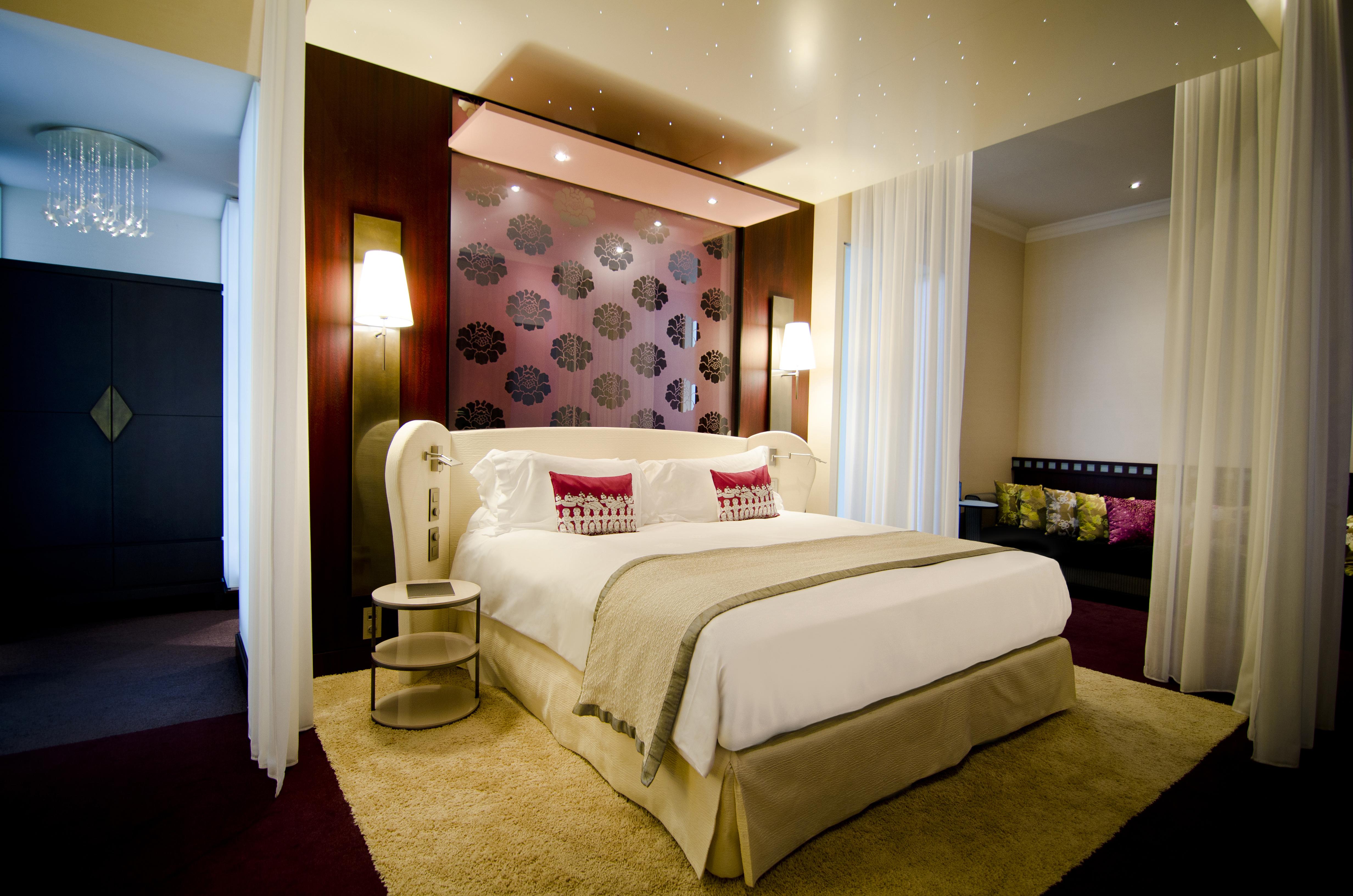 소피텔 레전드 그랜드 암스테르담 호텔 외부 사진 A suite at the Mandarin Oriental, Paris