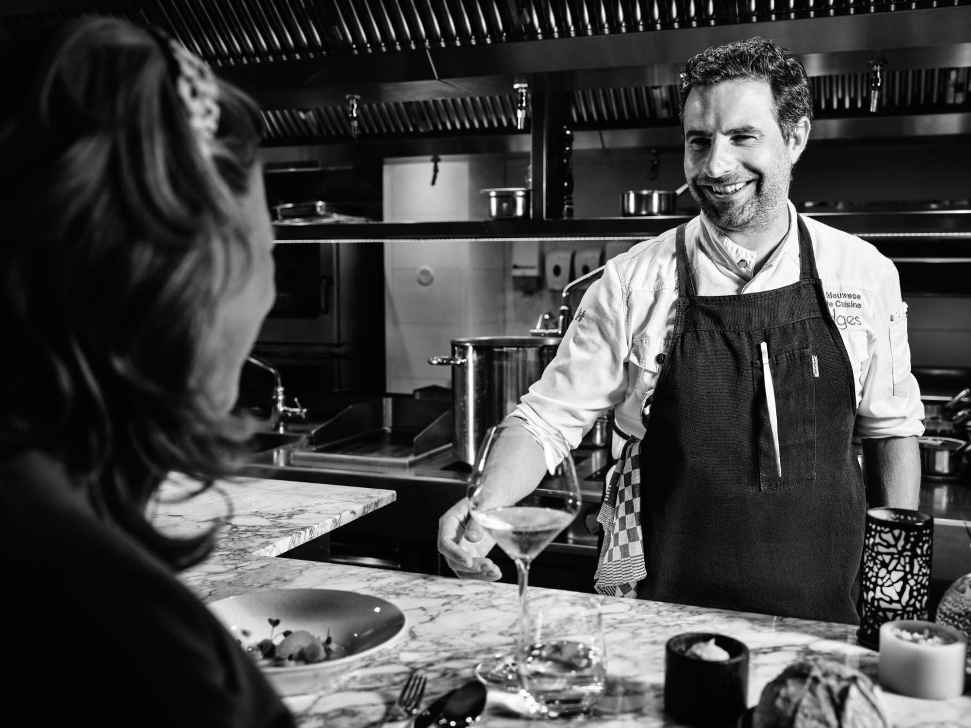 소피텔 레전드 그랜드 암스테르담 호텔 외부 사진 Chef and owner of the restaurant, Massimo Botta