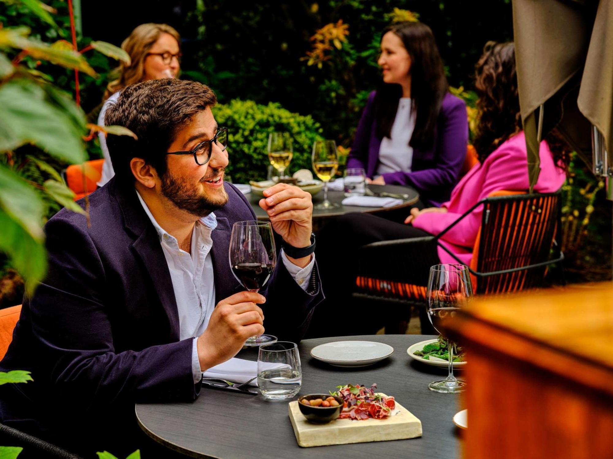소피텔 레전드 그랜드 암스테르담 호텔 외부 사진 Wine tasting at the Wine & Culinary Institute